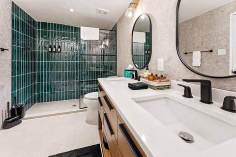 Smart Bungalow: 10-min to UF, Central Location House in Gainesville