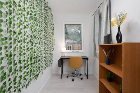 Smart Bungalow: 10-min to UF, Central Location House in Gainesville