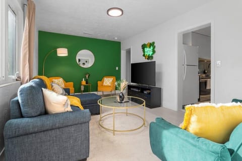 Smart Bungalow: 10-min to UF, Central Location House in Gainesville