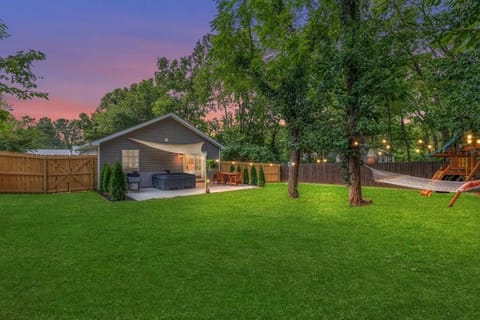 The Luxe/HotTub/Playground/12min KHP/30min Ark House in Georgetown