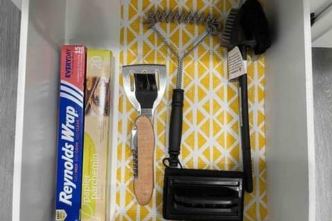 Entire Modern House with King bed & 65inTV House in Carmichael