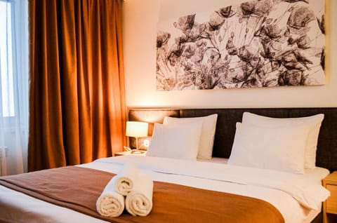 Bed, Bedroom, towels