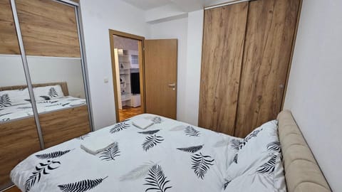 Bed, Balcony/Terrace, Bedroom, wardrobe