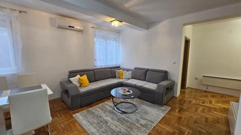 TV and multimedia, Living room, Dining area, air conditioner, air conditioner