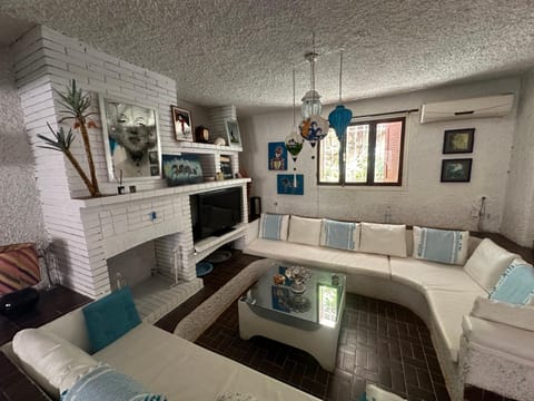 Communal lounge/ TV room, Living room, fireplace