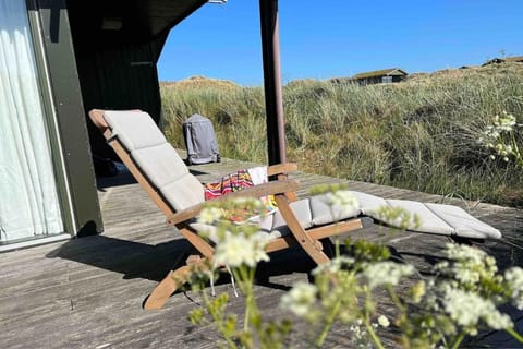 Veludstyret sommerhus i unik natur 350 m fra lækker badestrand - helårsbolig House in Løkken