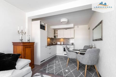 Kitchen or kitchenette, Living room, Seating area, Dining area, minibar, pet friendly, stove