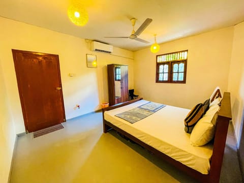 Bed, Photo of the whole room, Bedroom, wardrobe, air conditioner