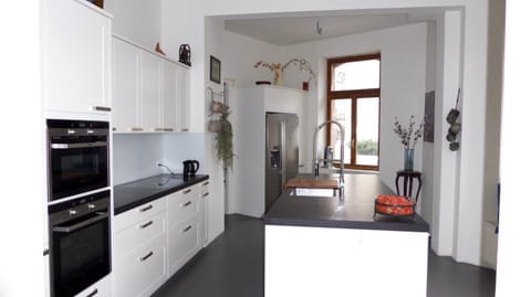 Kitchen or kitchenette, Kitchen or kitchenette