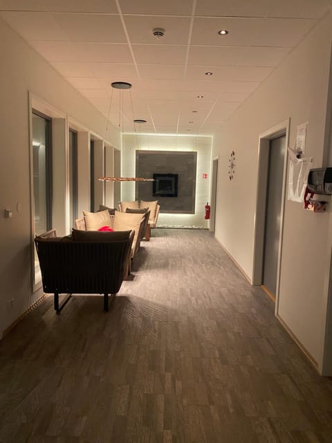 Facade/entrance, Evening entertainment