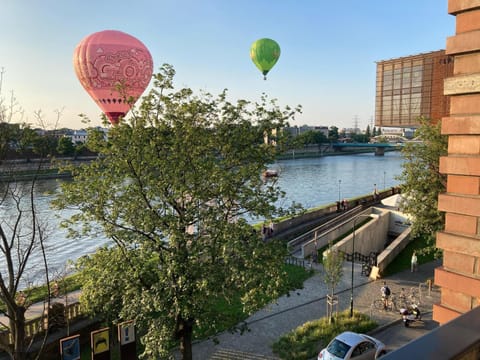Property building, Nearby landmark, Natural landscape, Balcony/Terrace, City view, River view