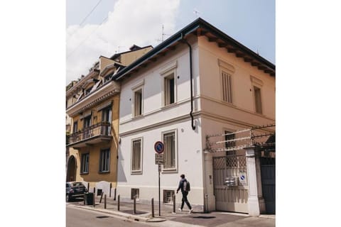 Property building, Street view, Location