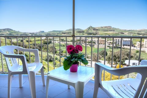 View (from property/room), Balcony/Terrace, Mountain view