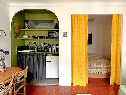Kitchen or kitchenette, pet friendly, stove