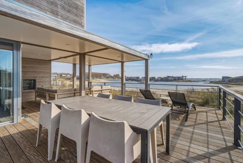 View (from property/room), Balcony/Terrace, Seating area