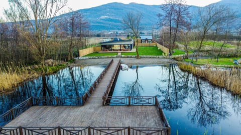 Property building, Restaurant/places to eat, Natural landscape, Garden, Garden view, Lake view, Mountain view, Breakfast