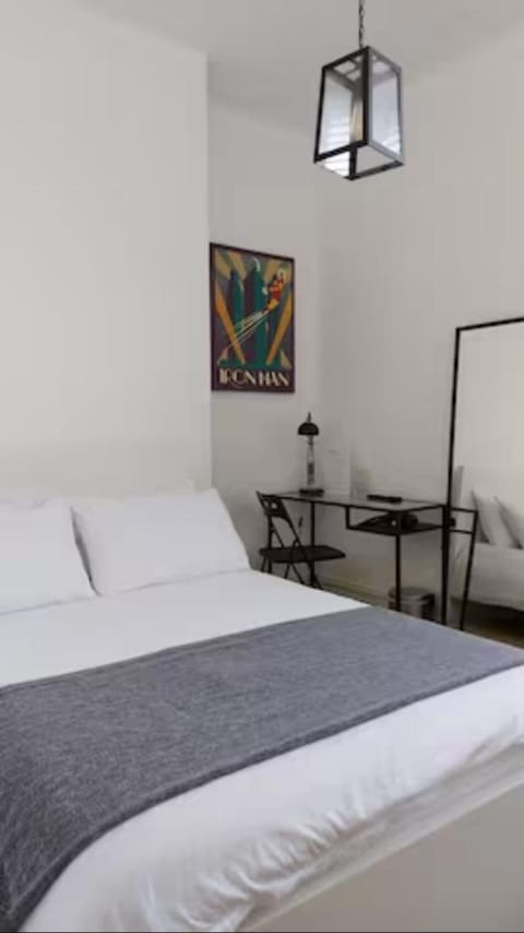 Stylish Double Room in City Centre - Shared Bathroom - Parking Vacation rental in Preston