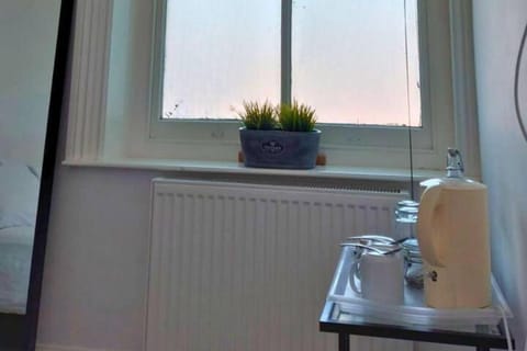 Stylish Double Room in City Centre - Shared Bathroom - Parking Vacation rental in Preston