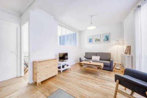 Communal lounge/ TV room, Living room, Seating area