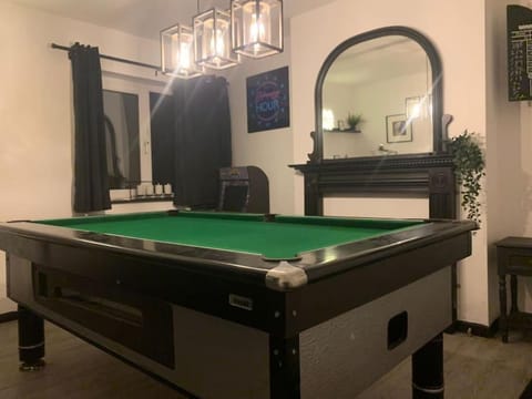 By Lushlets - Hen, Stag, Rugby, & Group Accommodation caters for 60 plus guests ask! Apartment in Cardiff