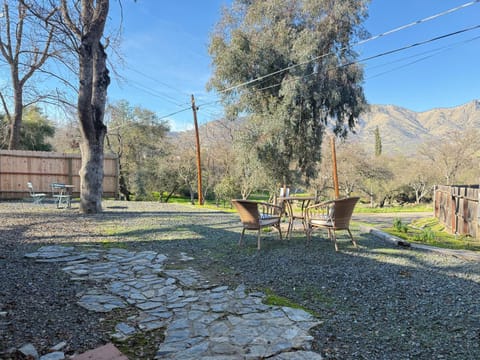 Modern Cabin, Near Snow Park, 3.5 Miles to SNP! Cabin in Three Rivers