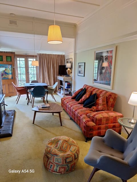 Living room, Photo of the whole room
