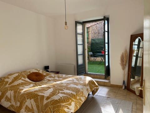 Bed, Photo of the whole room