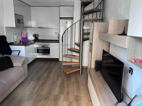 Kitchen or kitchenette, Living room, Seating area, Dining area