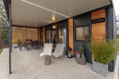 Patio, Day, Balcony/Terrace