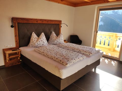 Bed, Photo of the whole room, Bedroom, Mountain view