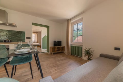 TV and multimedia, Kitchen or kitchenette, Living room, Dining area