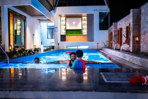 Swimming pool
