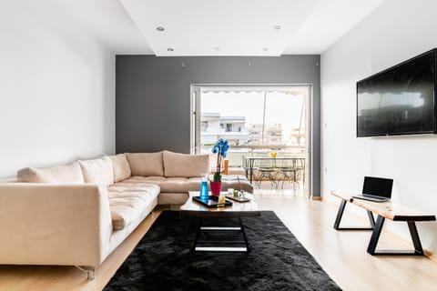 TV and multimedia, Living room, Seating area, Evening entertainment