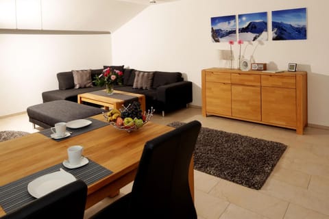 Ferienwohnung "Alpenglück" mit Hallenbad Apartment in Oberstdorf