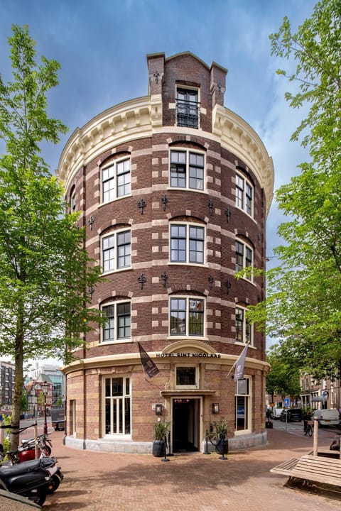 Property building, Street view