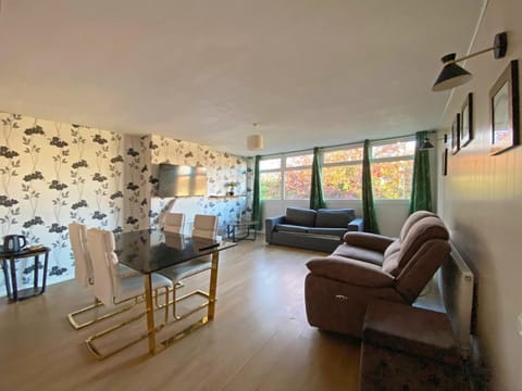 TV and multimedia, Living room, Dining area