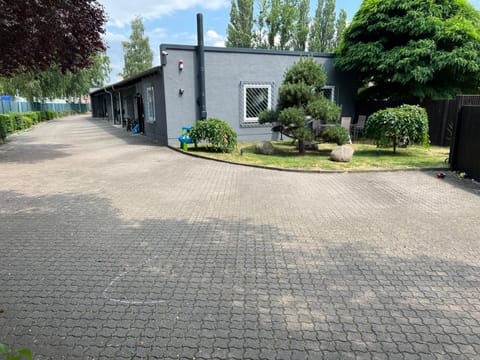 Property building, Patio, Parking