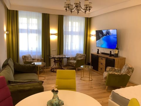 Communal lounge/ TV room
