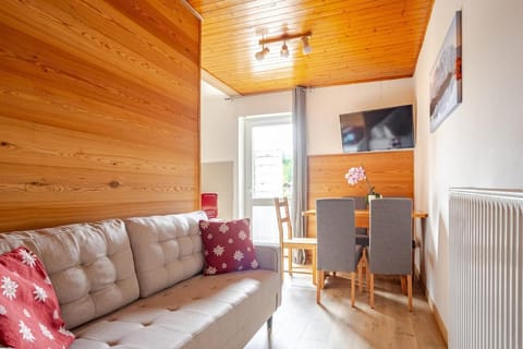 Living room, Seating area, Evening entertainment