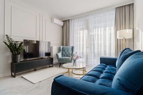 TV and multimedia, Living room, Seating area, air conditioner