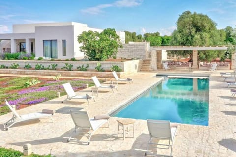 Property building, Day, Natural landscape, Garden, Garden view, Pool view, Swimming pool, sunbed