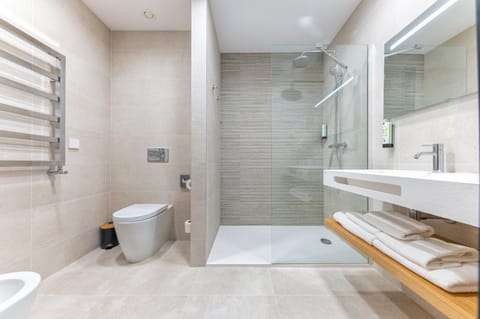 Shower, Bathroom, bidet, towels