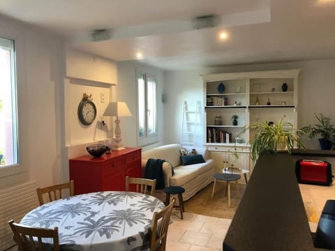 Appartement en duplex avec parking et jardinet Apartment in Bourges
