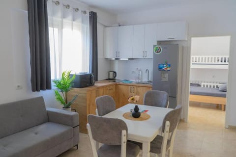 Kitchen or kitchenette, Living room, Dining area, minibar, stove