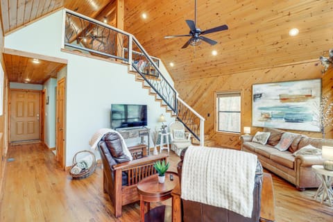 Lakefront Arkansas Home with Deck, Grill and Cornhole! House in Greers Ferry Lake