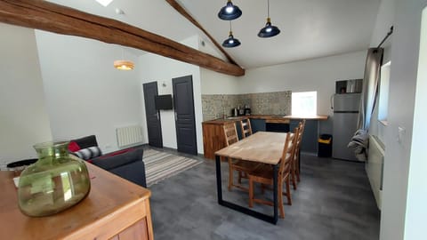 Kitchen or kitchenette, Living room, Seating area, Dining area