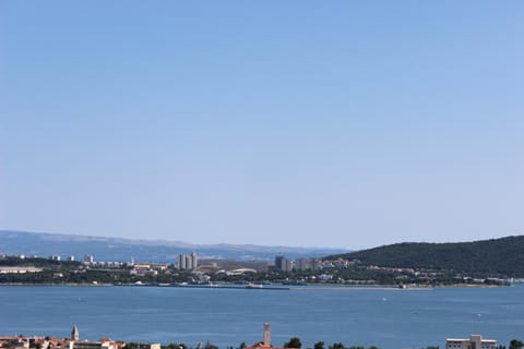 Neighbourhood, Natural landscape