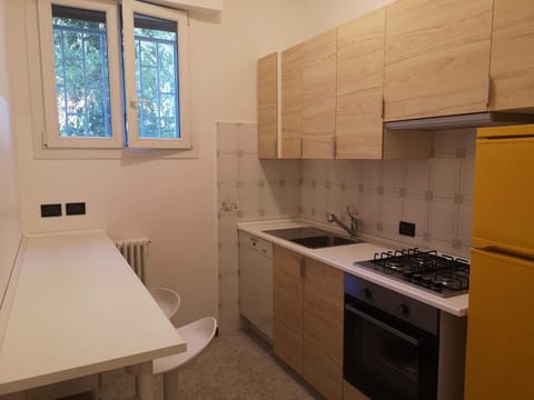 Kitchen or kitchenette, pet friendly, stove