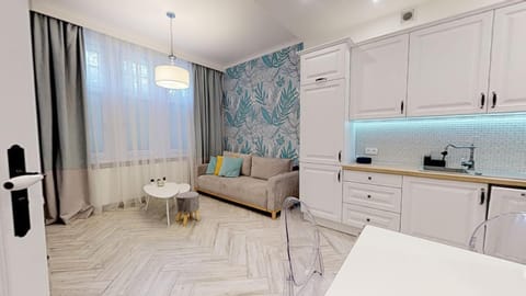 Bed, Kitchen or kitchenette, Living room, Seating area