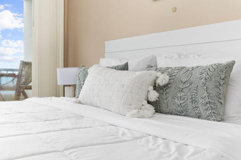 Seawinds Escape for 8! Stunning Ocean views,Seasonal Savings Apartment in North Myrtle Beach